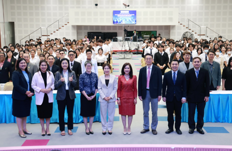 คณะมนุษยศาสตร์และสังคมศาสตร์ ร่วมกับองค์การความร่วมมือระหว่างประเทศของสาธารณรัฐเกาหลี จัดโครงการสัมมนานานาชาติ หัวข้อ “Cultural Soft Power, Economic Growth, and Sustainability: Global Perspectives for 2025 and Beyond” Faculty of Humanities and Social Sciences, Suan Dusit University, in collaboration with the Korea International Cooperation Agency (KOICA) as well as with the kind support of Thailand International Cooperation Agency, Ministry of Foreign Affairs, organized an international seminar on “Cultural Soft Power, Economic Growth, and Sustainability: Global Perspectives for 2025 and Beyond”